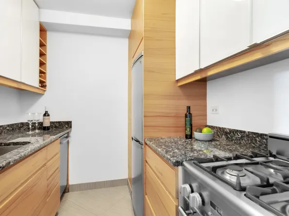 77 7th Avenue image 1 of 5