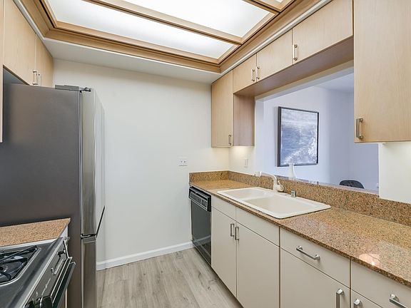 5th image of 400 Deer Valley Road #3D