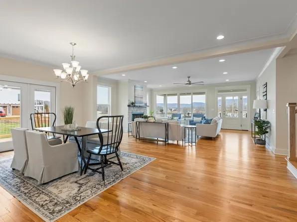 8211 Snow Hill Rd, Ooltewah, TN 37363