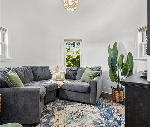 5th image of 155 Franklin Ave #3