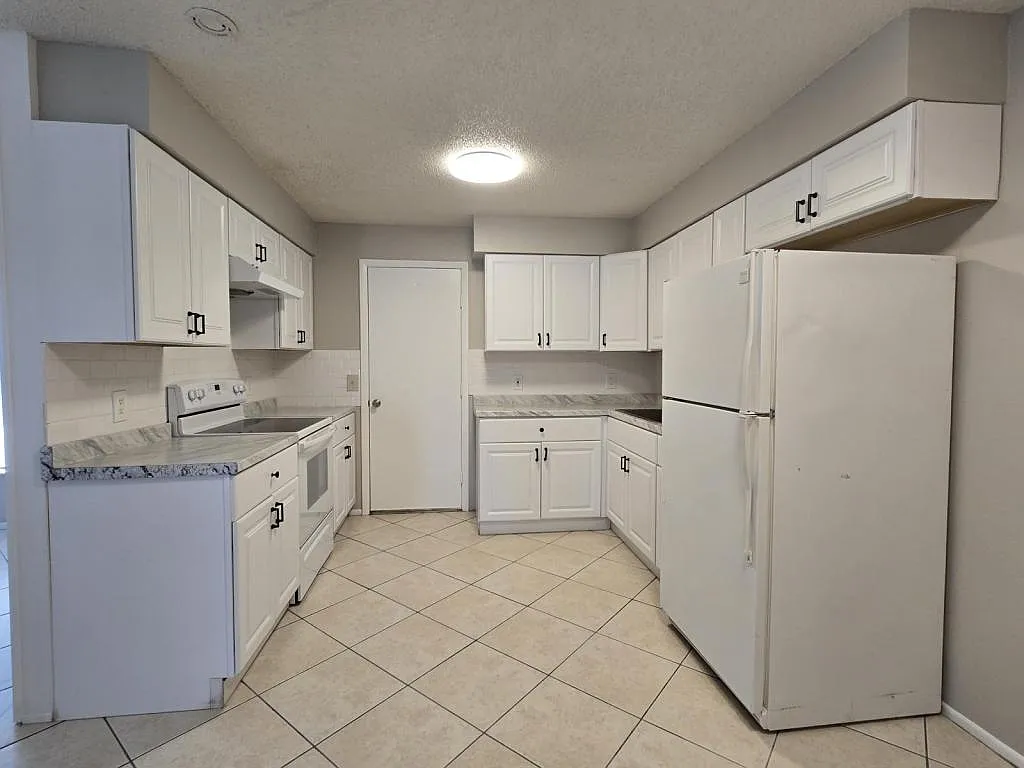 7389 Canterbury St — Photo 4