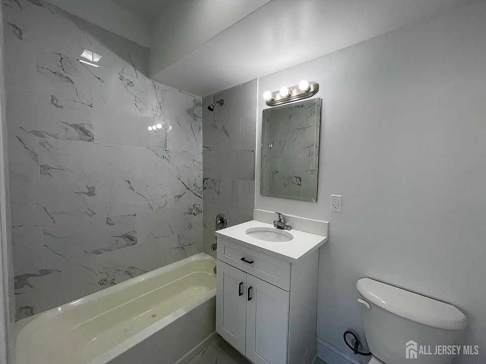 2nd image of 103 Bayard St Suite 3