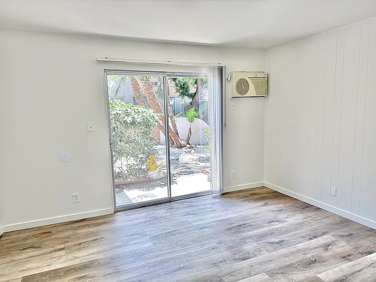 6621 Hazeltine Ave #1 — Photo 3