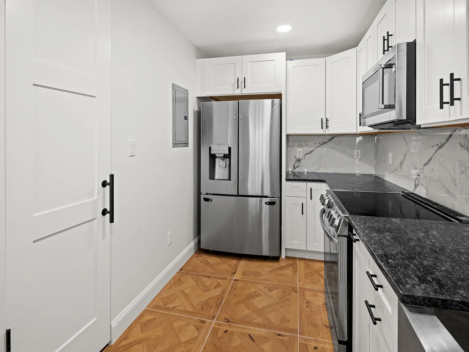 2 bed, 1.5 bath, 1060 sqft, $3,895 — Photo 4