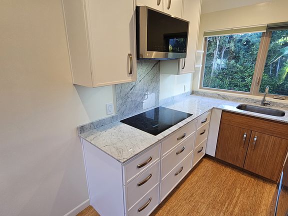 4th image of 1705 Redondo St