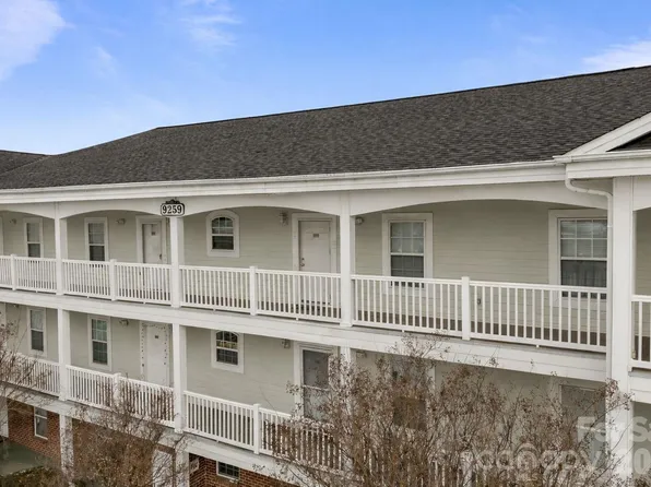 9285 Meadow Vista Rd, Charlotte, NC 28213