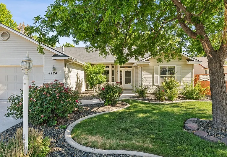 8284 W Galactic Ct — Photo 3