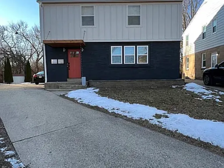 8309-8311 W Dana St — Photo 1