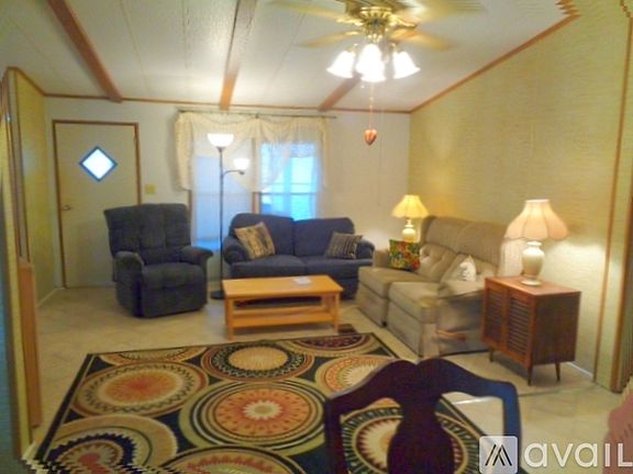 4th image of 901 Jennifer St