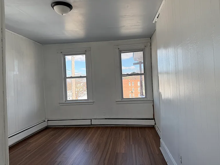 198 Oak St #3 — Photo 4