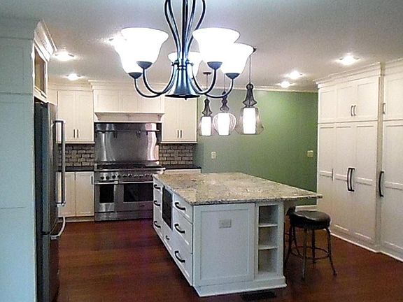 3rd image of 1008 Sherwood Dr