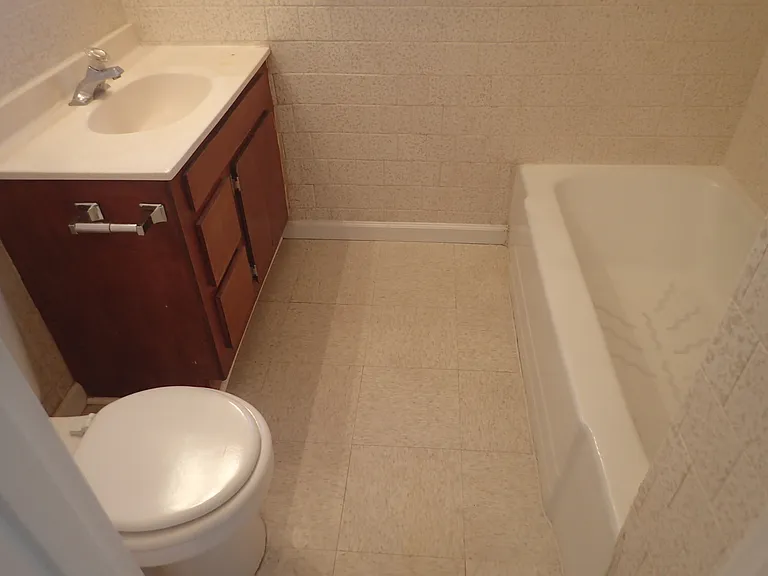 537 W Church Ave — Photo 4