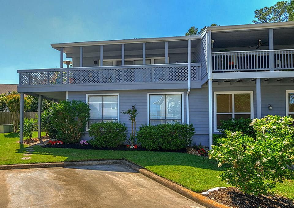 1st image of 101 Lakeview Vlg