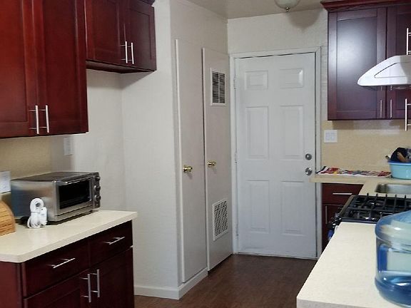 3rd image of 1814 Iris Ave