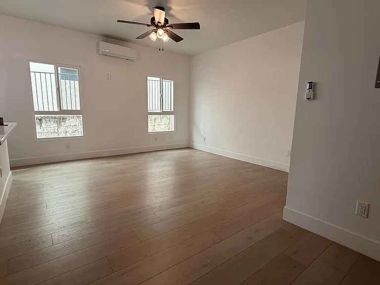 1926 N Whitley Ave — Photo 2