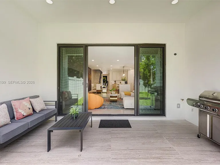 703 SW 17th St — Photo 31