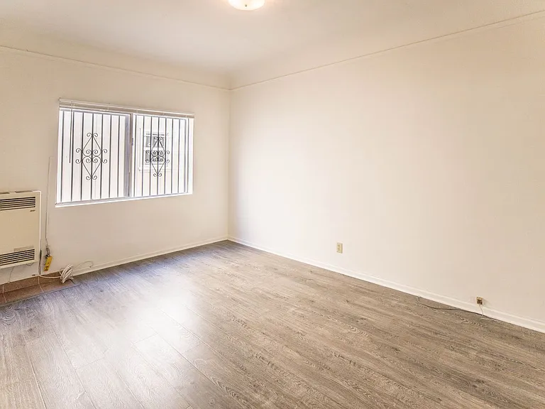 129 S Canon Dr #1 — Photo 10