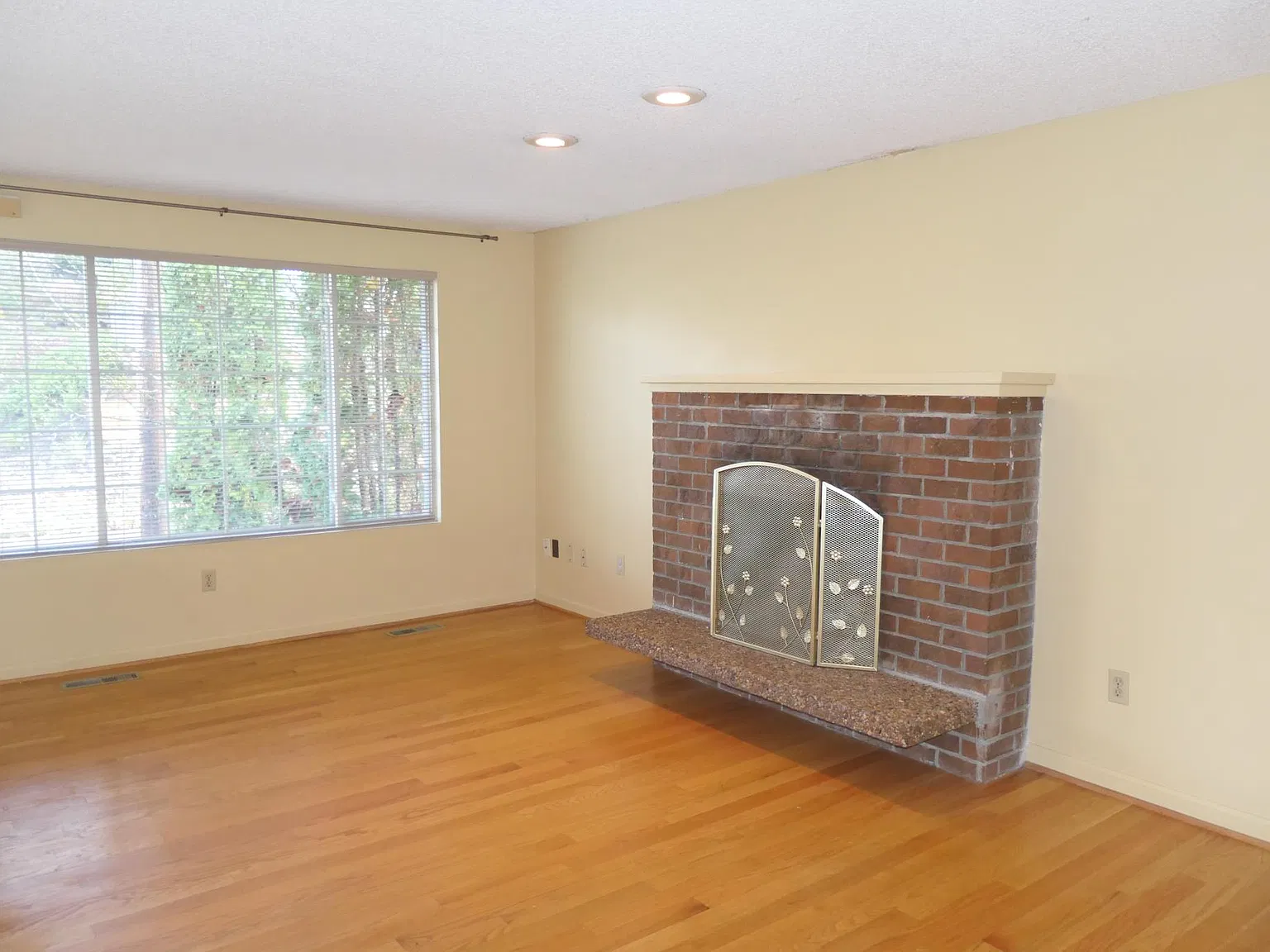 4 bed, 1900 sqft, $3,900 — Photo 2