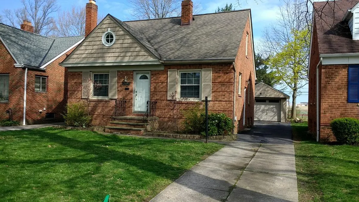 20646 Belvidere Ave photo 1