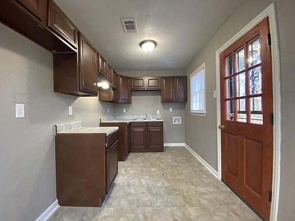 4th image of 1012 Whitaker Dr