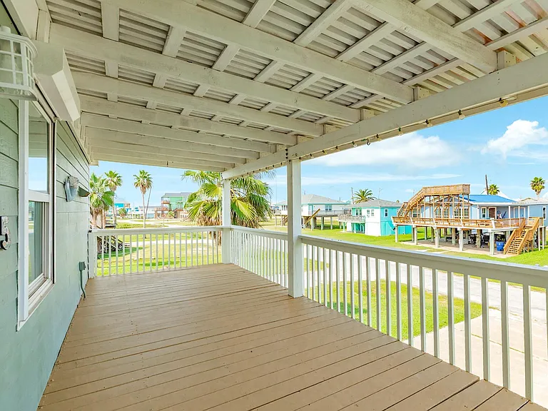 805 Seashell Dr — Photo 4
