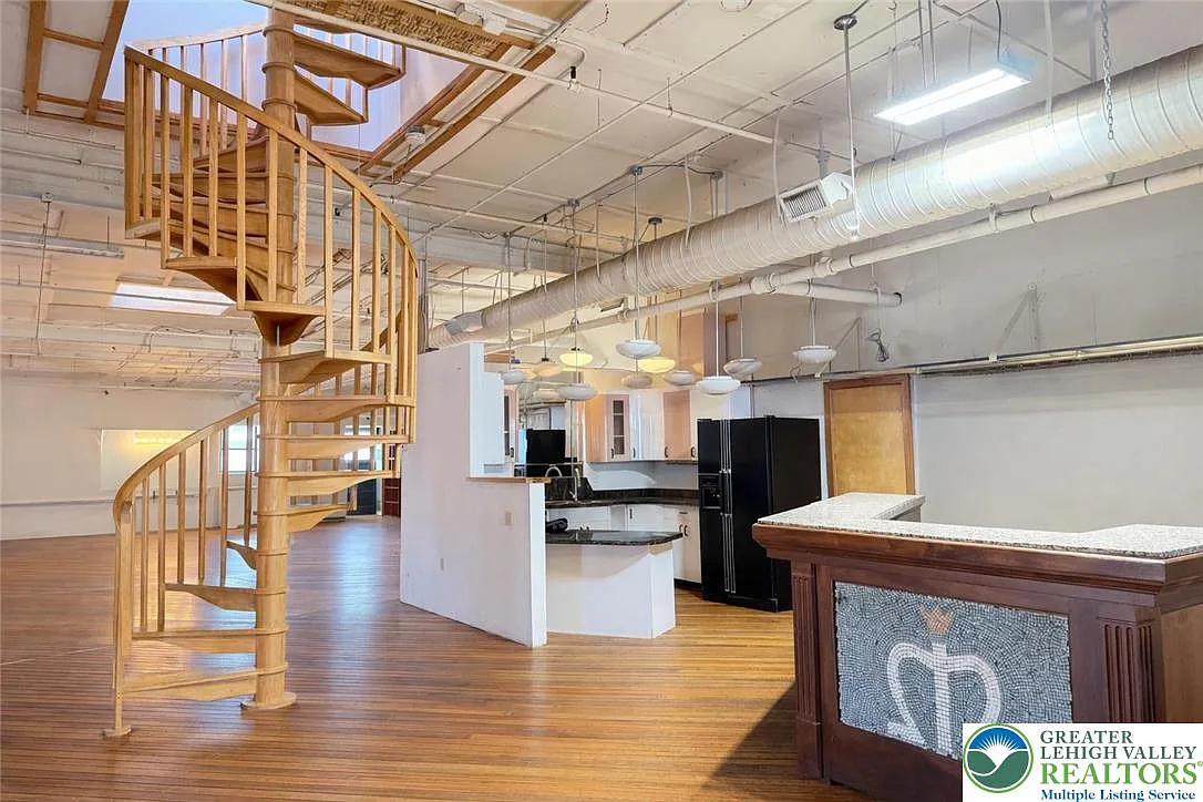 Building Photo - 1214 W Gordon St #301