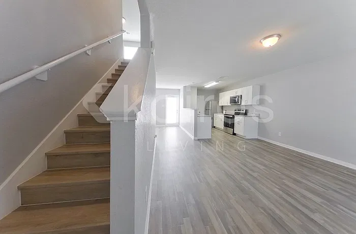 4 bed, 3.0 bath, 1811 sqft, $1,925 — Photo 2