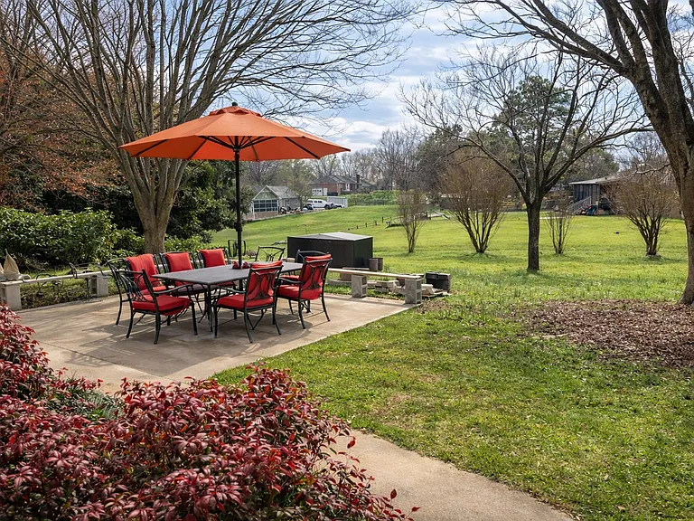 1502 Pamela Dr — Photo 13
