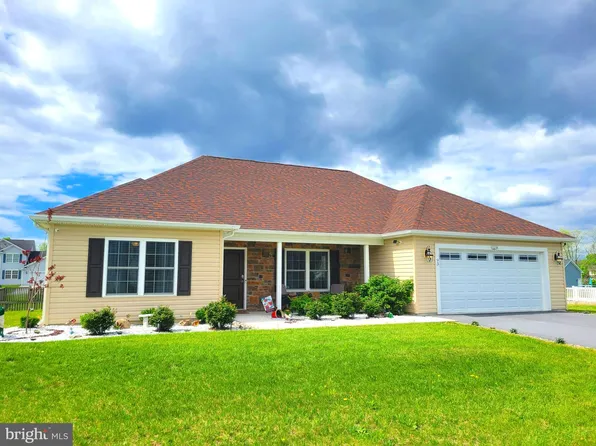 93 Ruidoso Downs Dr, Martinsburg, WV 25404