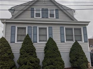 8 Center St #2, Bristol, RI 02809