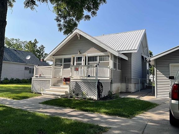 2nd image of 609 W 8th St.