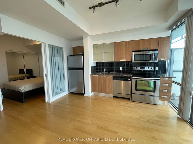 37 Grosvenor St #3105 — Photo 5