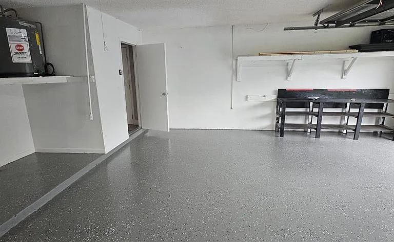 2055 Dodge St — Photo 16