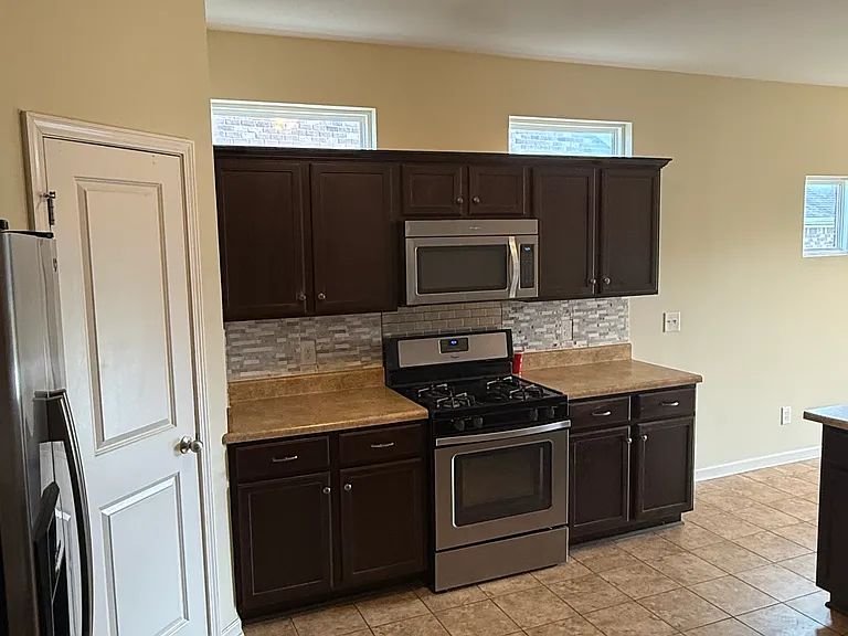 1629 Robindale Dr — Photo 7