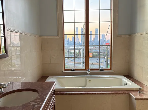 315 Park Avenue image 2 of 17