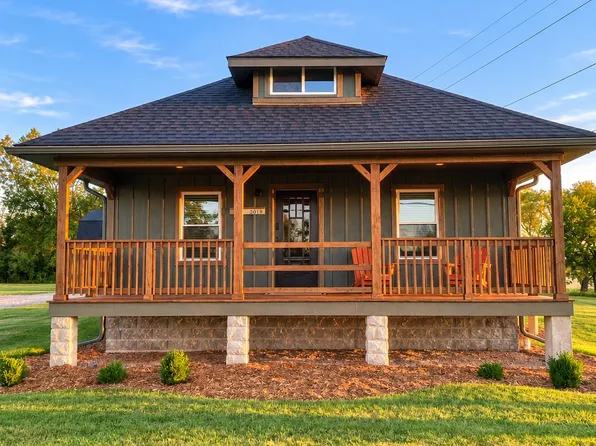 2015 Parish Rd, Kawkawlin, MI 48631