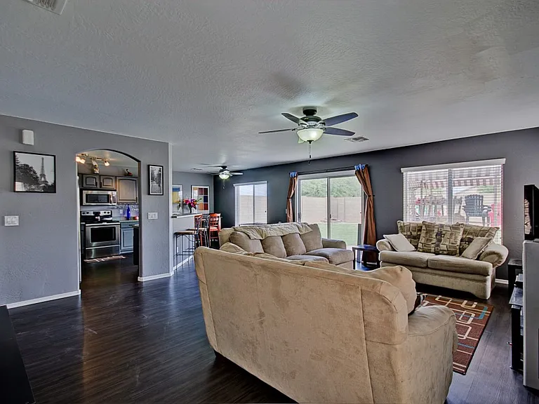 31325 N Shale Dr — Photo 2