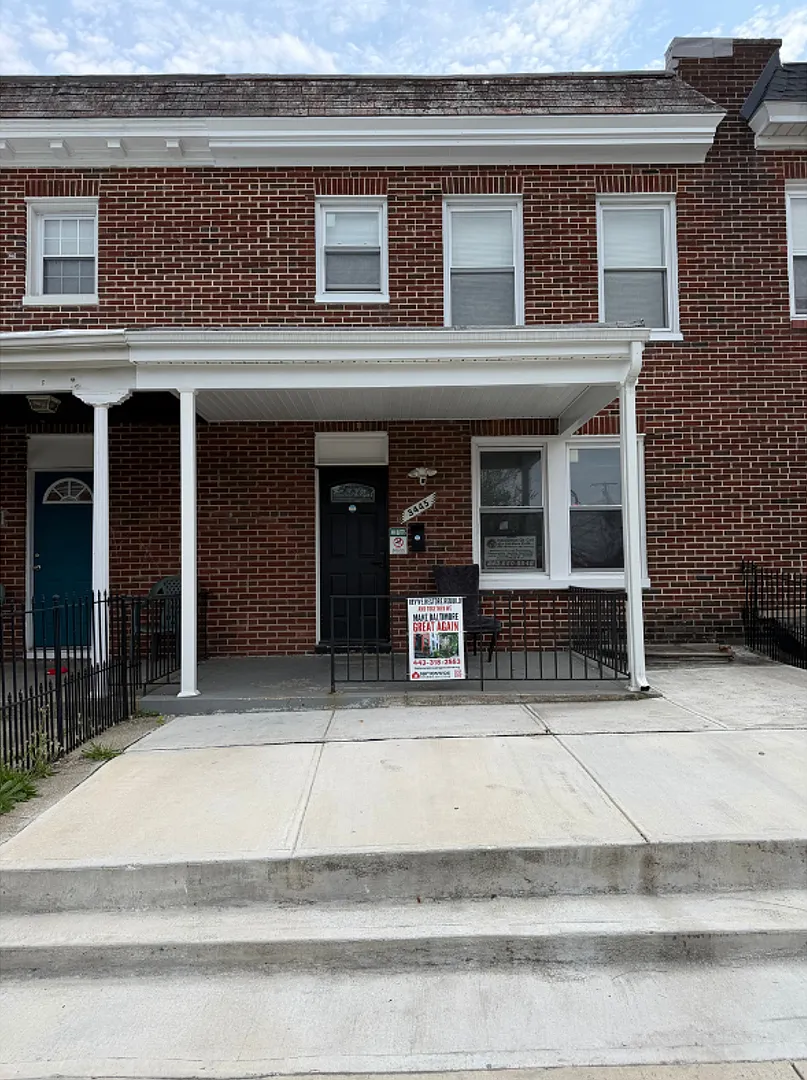 3445 Juneway $950 Available Room (Private Bath) — Photo 1