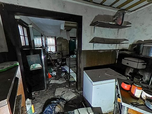 5th image of 626 Trenton Pl