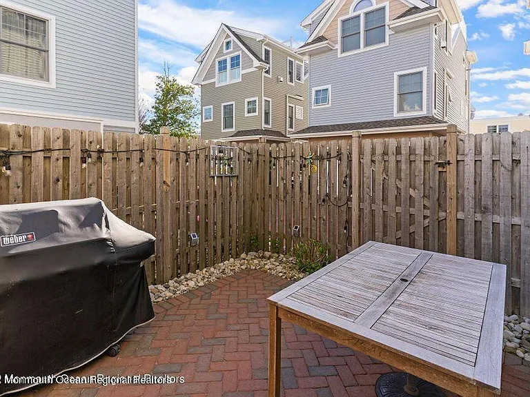 369 W 8th St #4 — Photo 28