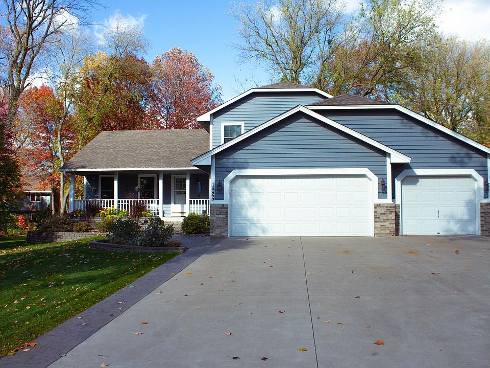 1st image of 1925 129th Ln NE