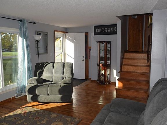 4th image of 4012 Staley Dr