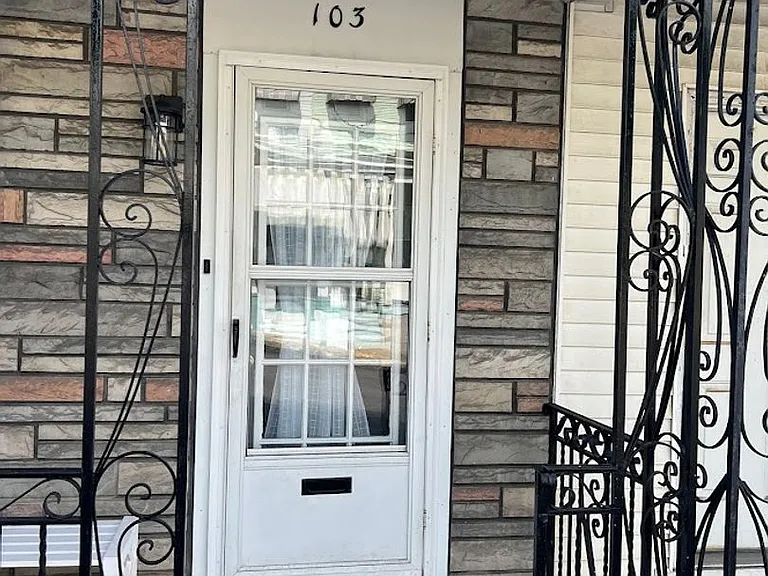 103 S William St — Photo 2