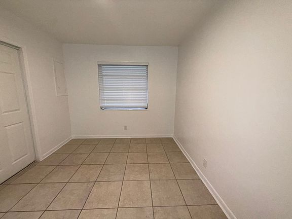 5th image of 119 NE 5th St #3