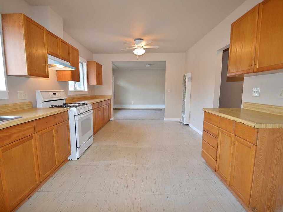 2nd image of 8333 Holly St