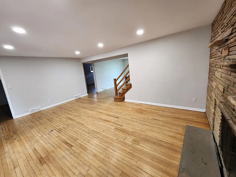 2536 Claver Rd — Photo 2