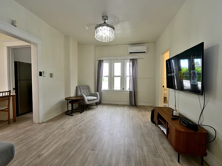 updated unit, super bright with many windows, furnished w/ in-unit laundry and free wifi (speed and connectivity NOT GUARANTEED)