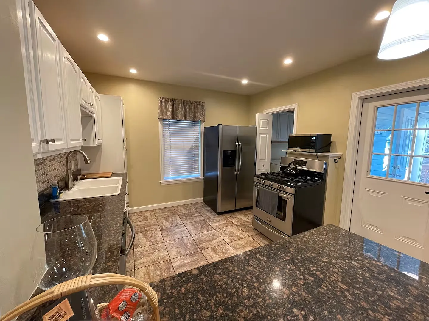 3 bed, 1.5 bath, $2,200 — Photo 3