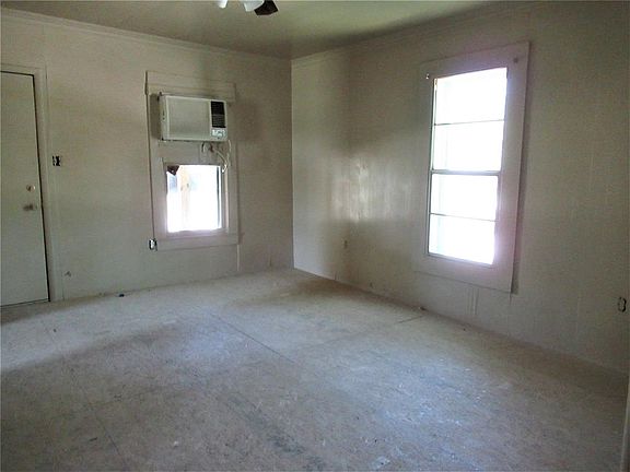 2nd image of 2408 Brewster St