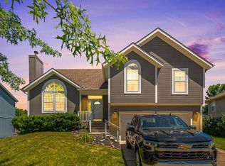 1008 Aspen Dr, Smithville, MO 64089